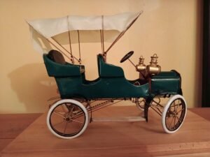 Vintage American Tour Car Model - Image 4